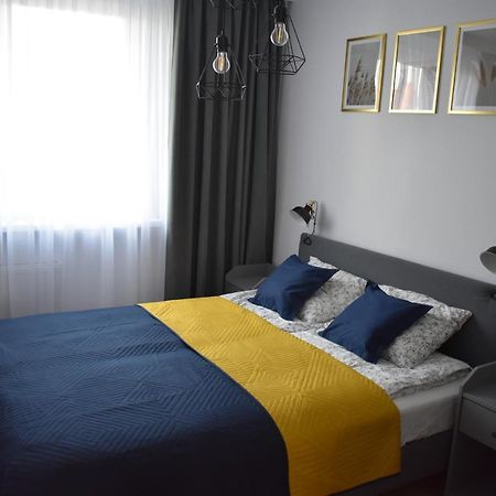Apartament W Centrum Przy Parku Na Wyspie Piła Buitenkant foto