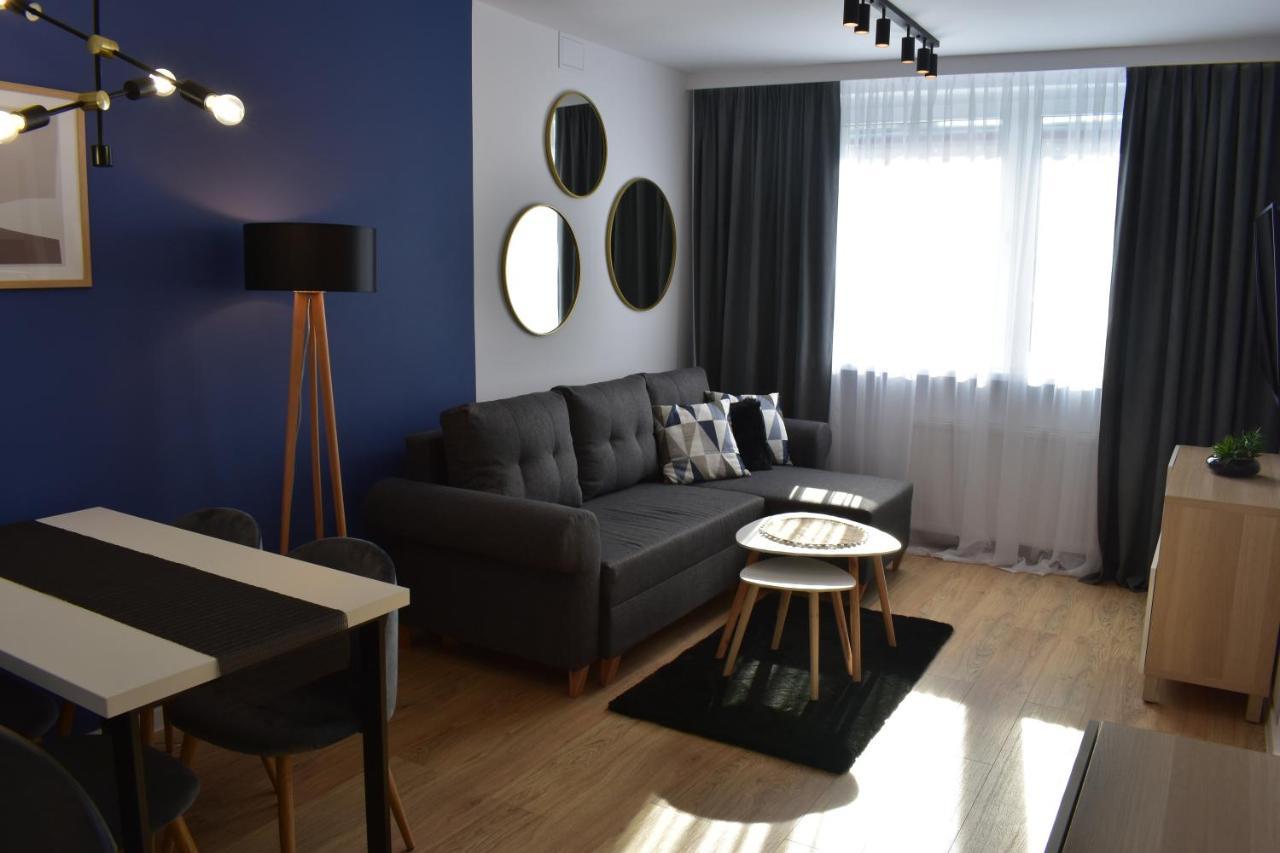 Apartament W Centrum Przy Parku Na Wyspie Piła Buitenkant foto