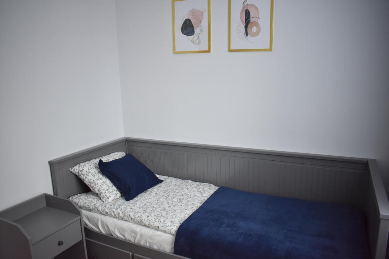 Apartament W Centrum Przy Parku Na Wyspie Piła Buitenkant foto